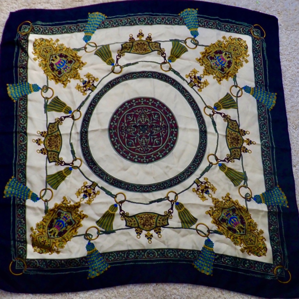 Silky Euro Coat of Arms Black & Gold with Tassel Print Square 33" Hand Rolled